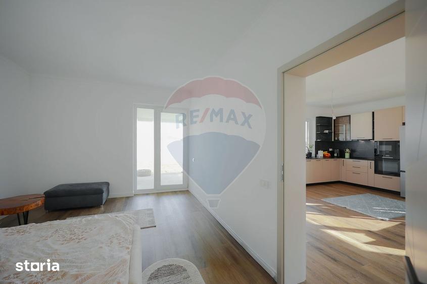 Casă cu 4 camere cu Teren 500 Mp în Sântandrei
