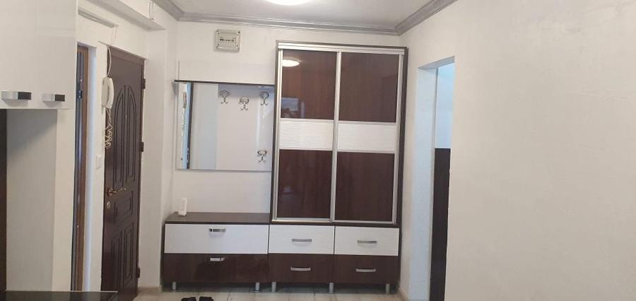 Apartament cu 2 camere decomandat în Școlilor