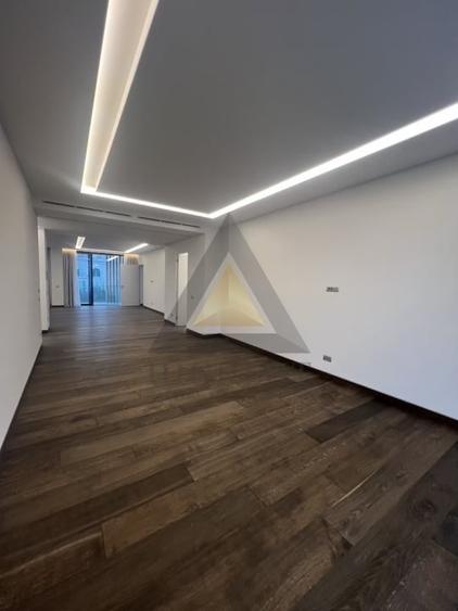 Apartament cu 5 camere semidecomandat, mobilat în Kiseleff