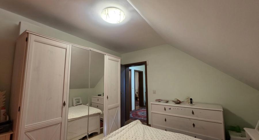 Casă individuală cu 4 camere cu Canalizare în Dumbrăvița