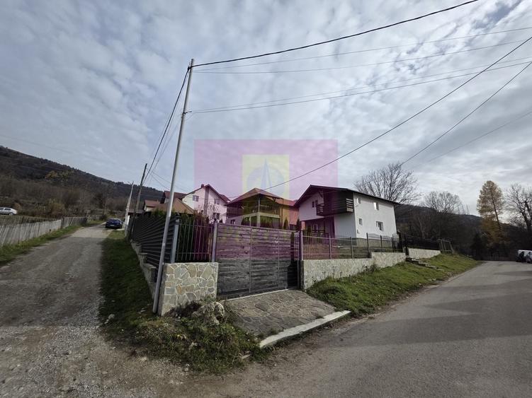 Casă individuală cu 4 camere cu Canalizare în Valea Doftanei