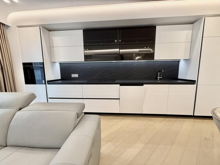 Apartament cu 3 camere decomandat, mobilat în Iancu Nicolae