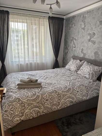 Apartament cu 3 camere semidecomandat în Central