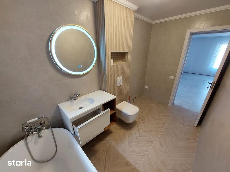 Casă cu 4 camere cu Teren 440 Mp în Central