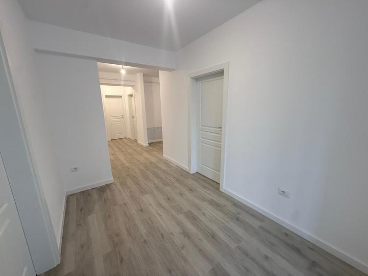 Apartament cu 4 camere decomandat în Valea Adâncă