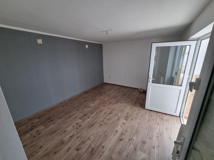 Casă individuală cu 4 camere cu Canalizare în Coiciu