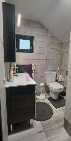 Casă individuală cu 4 camere cu Canalizare în Săbăreni