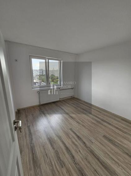 Apartament cu 3 camere decomandat în Titan