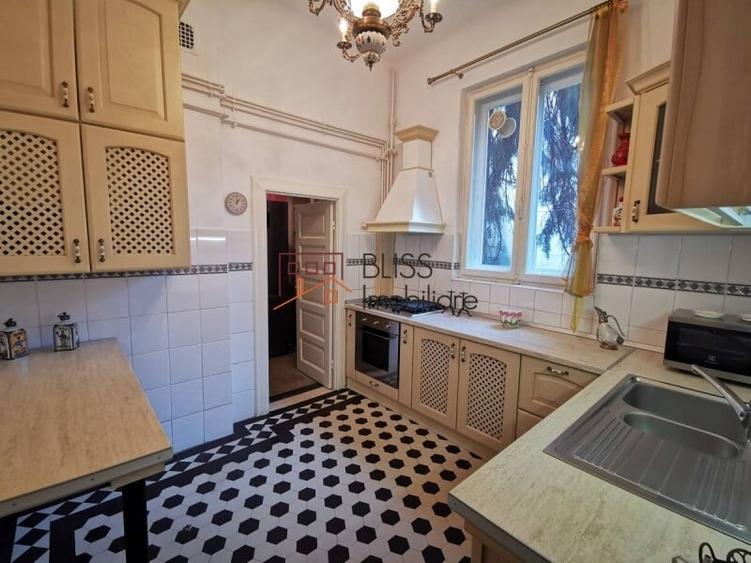 Apartament cu 6 camere semidecomandat în P-ța Dorobanți