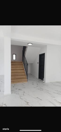 Casă cu 4 camere cu Teren 200 Mp în Central