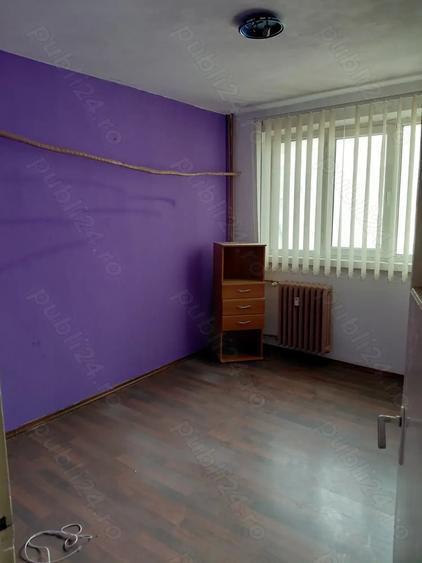 Apartament cu 3 camere decomandat în Micro 20