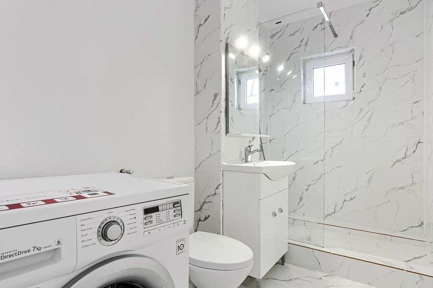 Apartament cu 3 camere decomandat în Exterior Vest