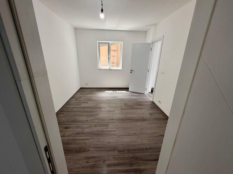 Duplex cu 3 camere cu Canalizare în Apărătorii Patriei