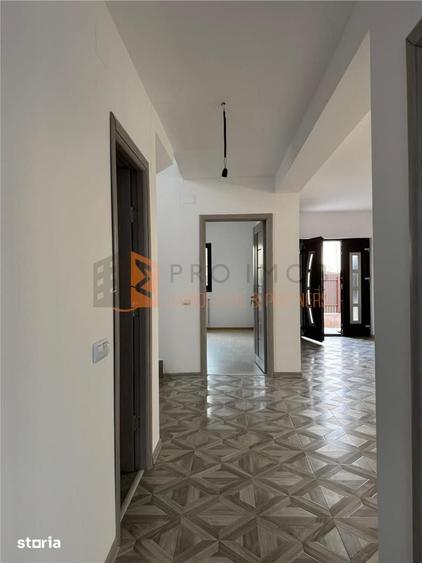 Casă cu 5 camere cu Teren 500 Mp în Stâlpu