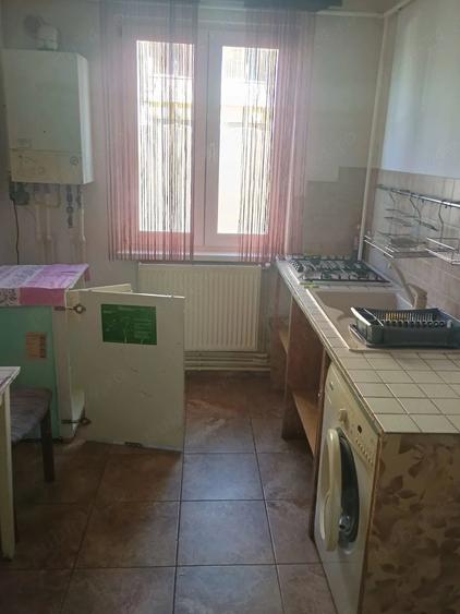 Garsonieră decomandată în Precista