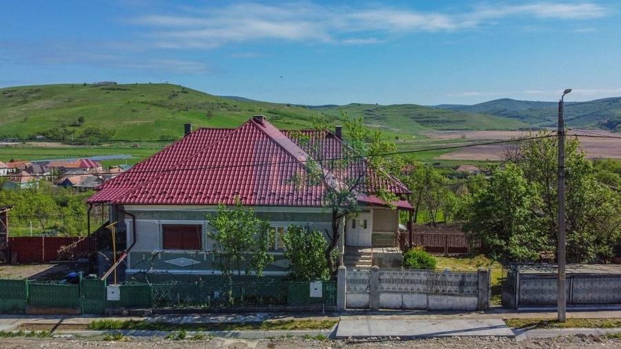 Casă cu 5 camere cu Teren 2594 Mp în Sic