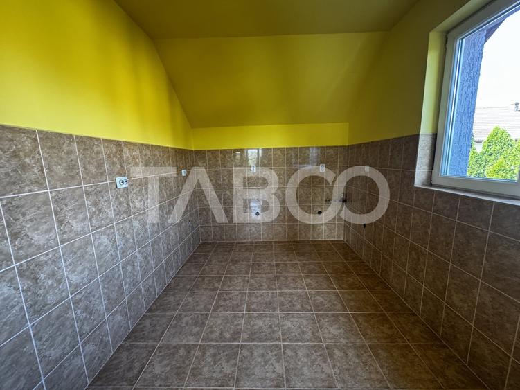 Duplex cu 6 camere cu Canalizare în Șelimbăr