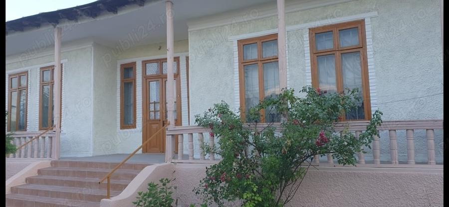 Casă cu 4 camere în Plopana