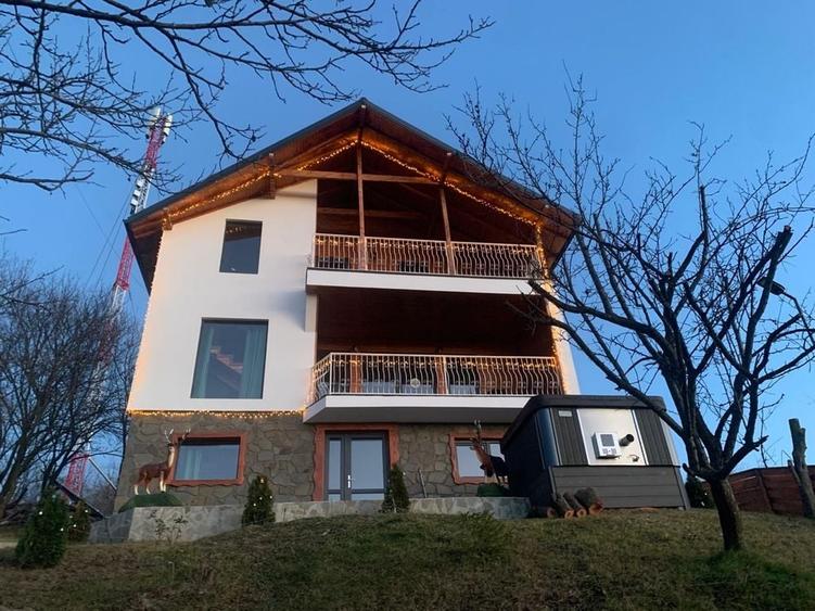 Casă cu 4 camere cu Teren 1000 Mp în Bătrâni