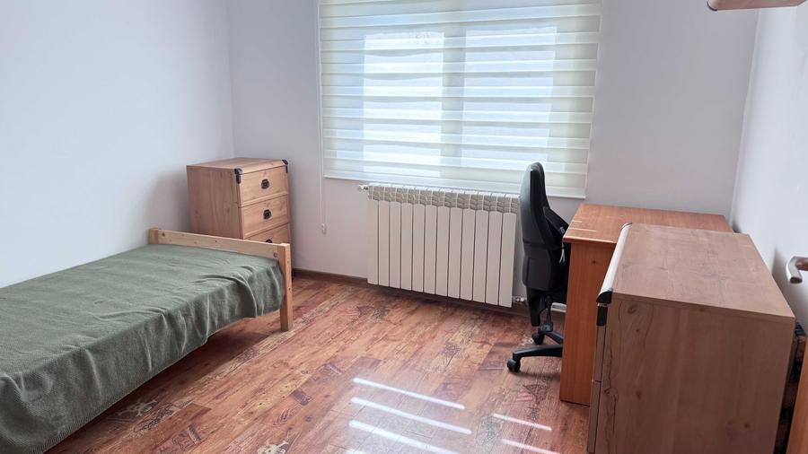Apartament cu 3 camere semidecomandat în Exterior Vest