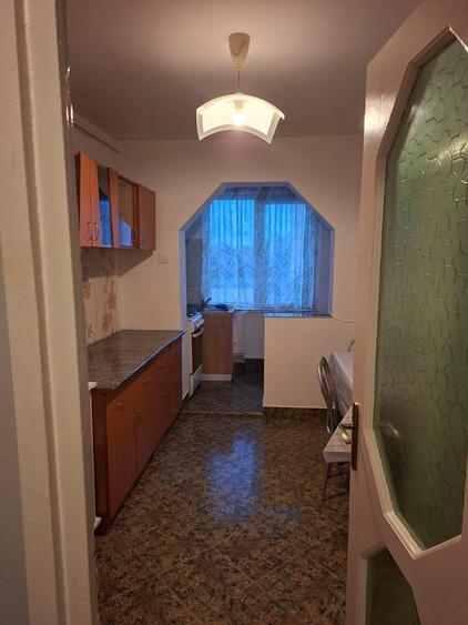 Apartament cu 2 camere decomandat în Livezeni