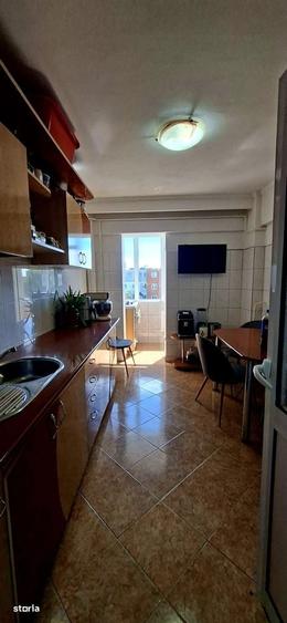 Apartament cu 3 camere decomandat în Trivale