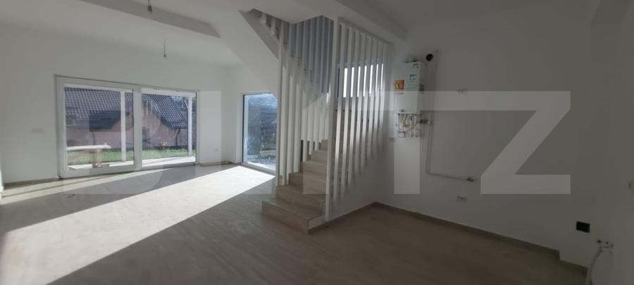 Duplex cu 4 camere cu Canalizare în Hlincea
