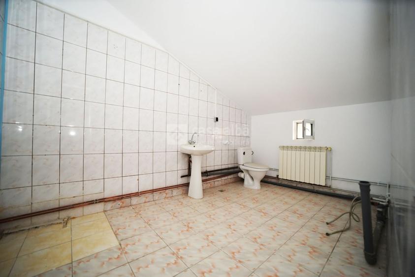 Casă individuală cu 4 camere cu Canalizare în Moara de Vânt