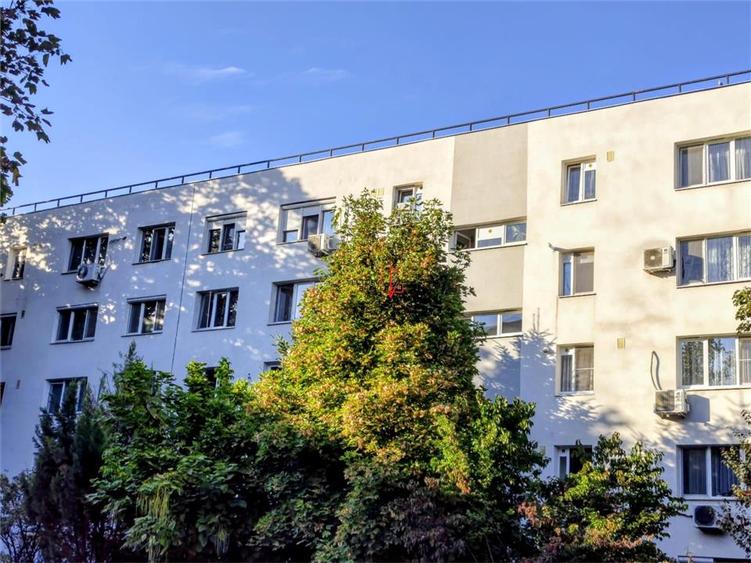 Apartament cu 3 camere semidecomandat în Titan