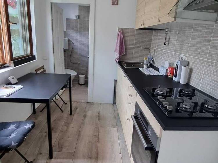 Casă cu 2 camere decomandat în Moșilor