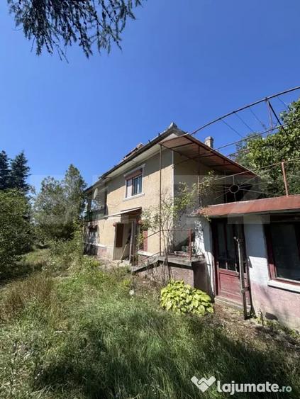 Casă cu 5 camere cu Teren 900 Mp în Cehei