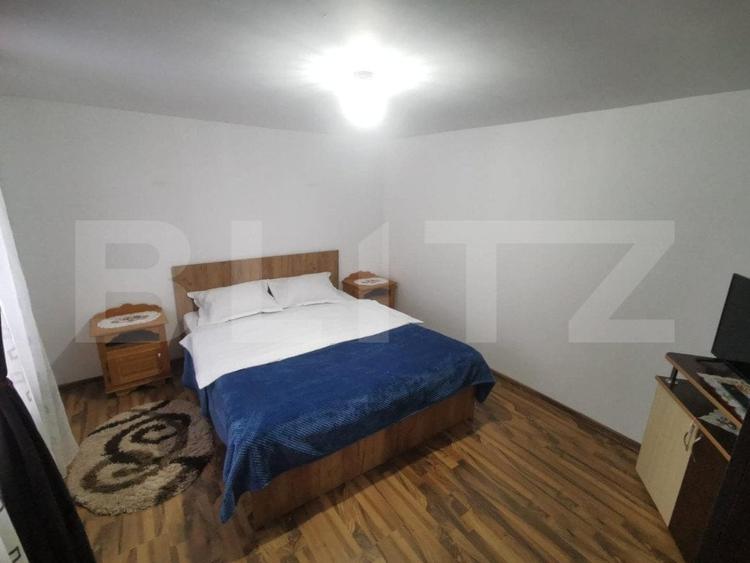 Casă individuală cu 8 camere cu Teren 2200 Mp în Exterior Est