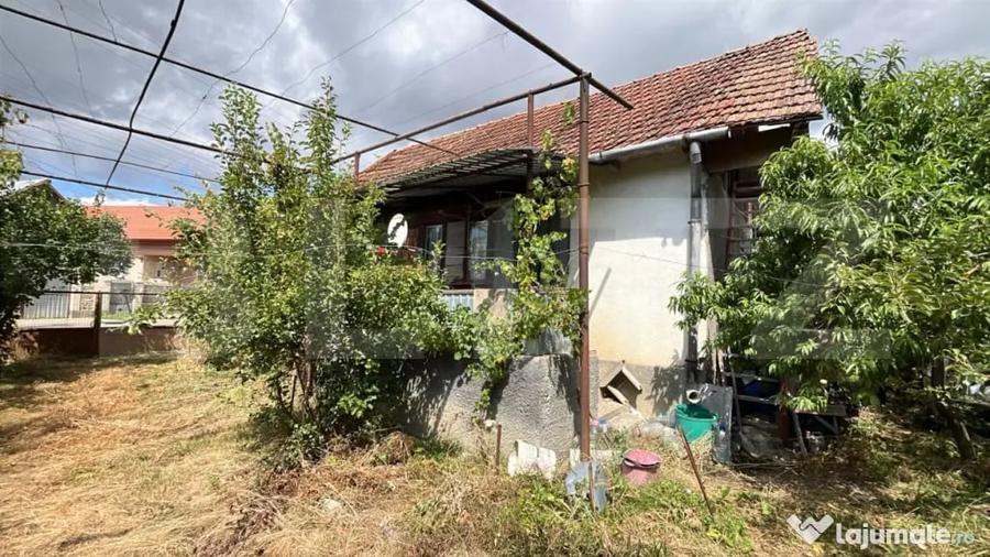Casă cu 2 camere cu Teren 1256 Mp în Unirea