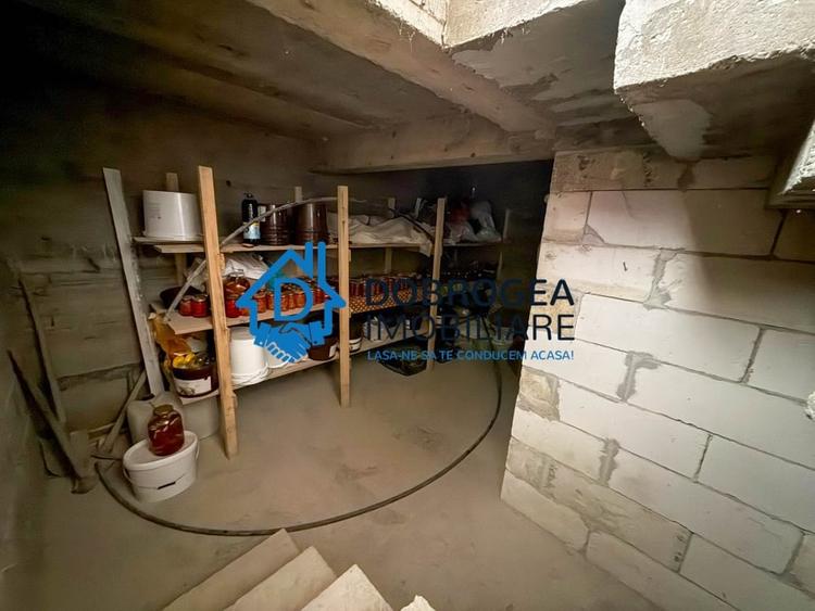 Casă individuală cu 4 camere cu Canalizare în Central