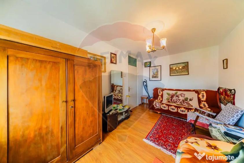 Apartament cu 2 camere semidecomandat, mobilat în Boul Roșu