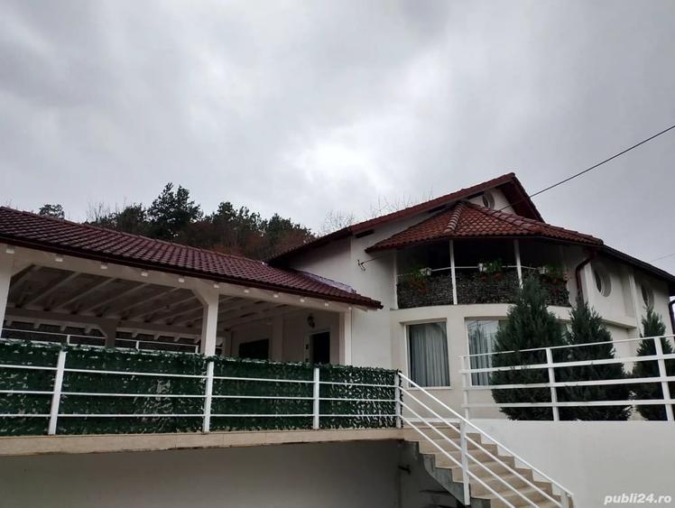 Casă cu 4 camere cu Teren 327 Mp în Central
