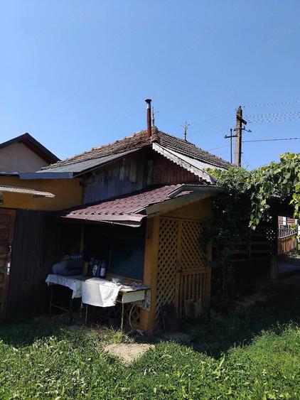 Casă cu 2 camere cu Teren 1760 Mp în Valea