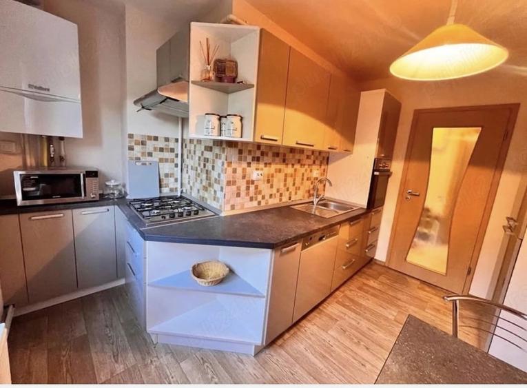 Apartament cu 3 camere decomandat în Lipovei