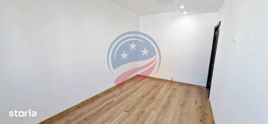 Apartament cu 3 camere semidecomandat în Craiovița Nouă