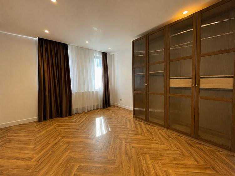 Duplex cu 7 camere cu Canalizare în Nord