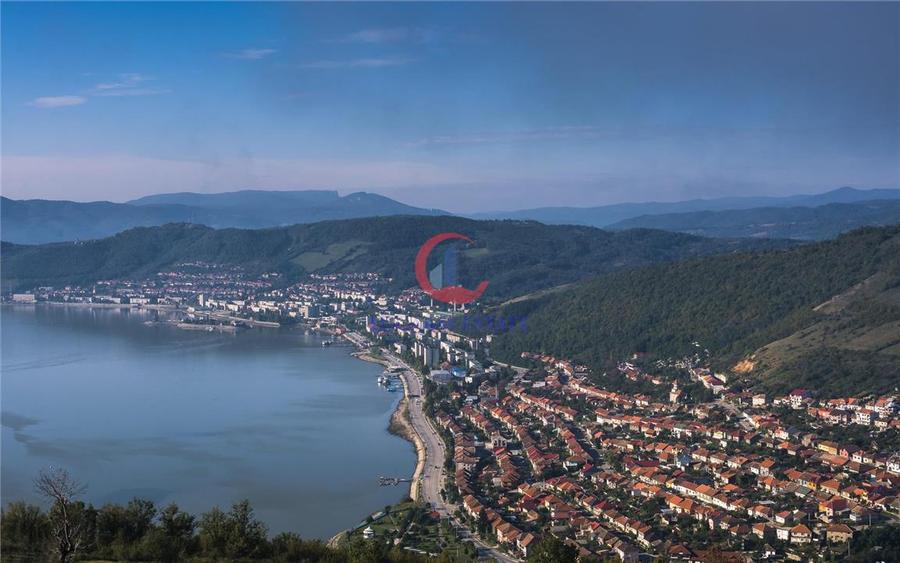 Teren intravilan de 3400 mp, în Central