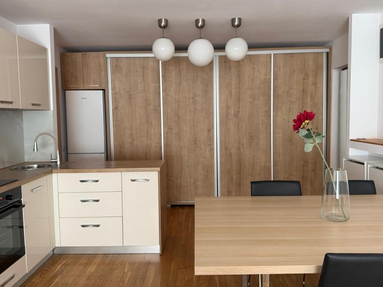 Apartament cu 2 camere semidecomandat, mobilat în Sisești