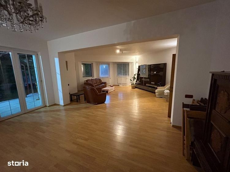 Casă cu 4 camere în Central