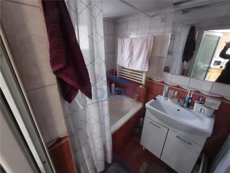 Casă cu Teren 240 Mp în Eroii Revoluției