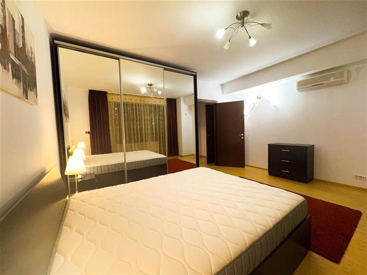 Apartament cu 4 camere semidecomandat în Floreasca