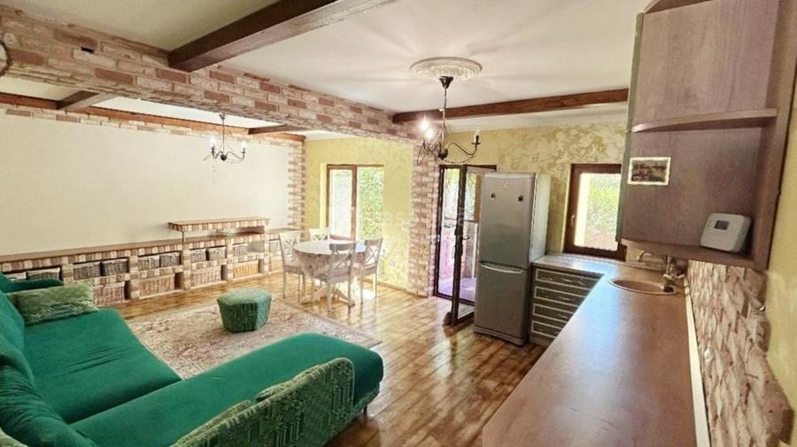 Apartament cu 7 camere decomandat în Bucium