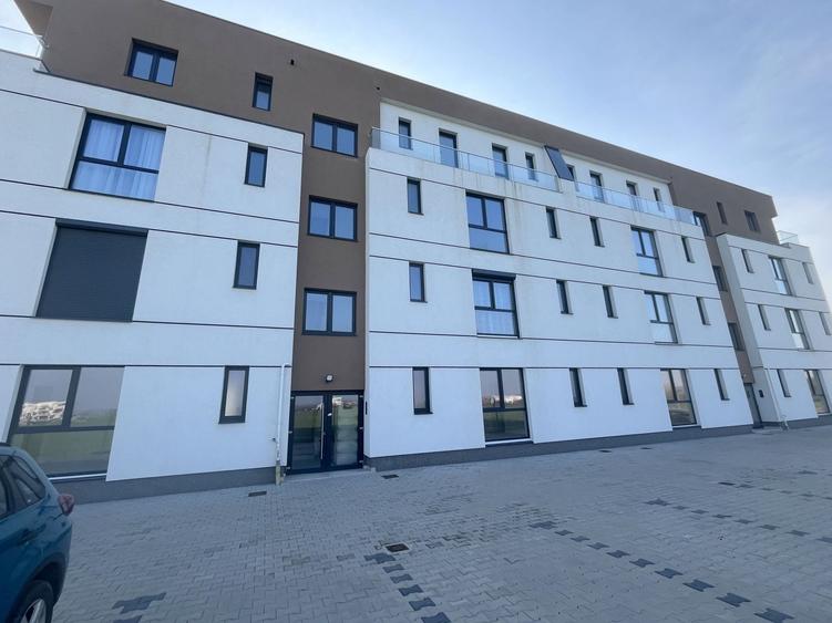 Apartament cu 3 camere decomandat în Torontalului