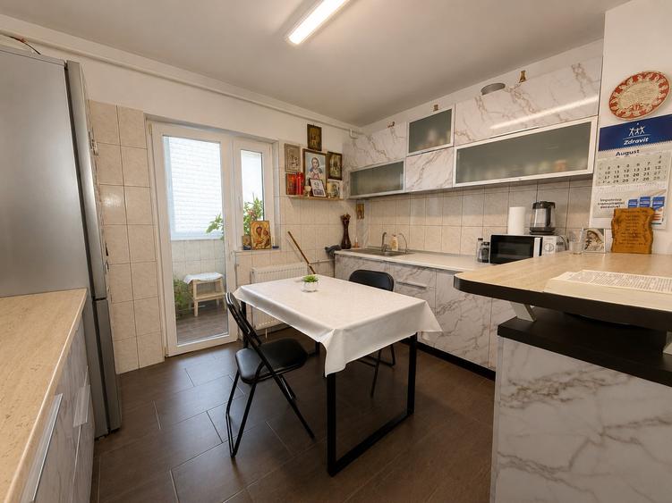 Apartament cu 3 camere decomandat în Rahova