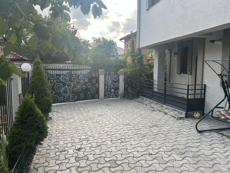 Casă cu 4 camere cu Teren 250 Mp în Domnești
