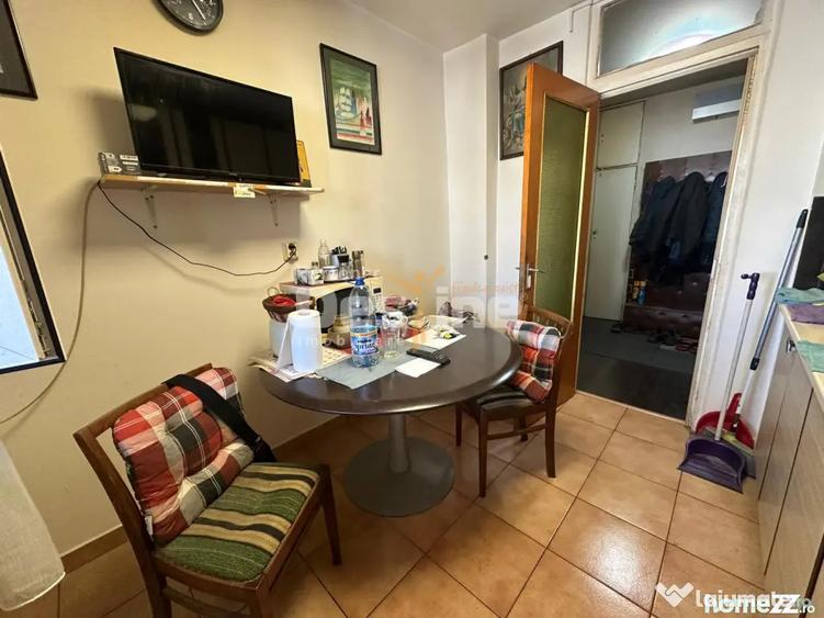 Apartament cu 3 camere decomandat, mobilat în Vitan